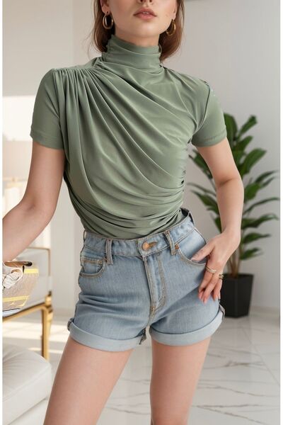 Loomora Kadın Yeşil Sandy Kumaş Çapraz Büzgü Detaylı Kısa Kol Şık Bluz