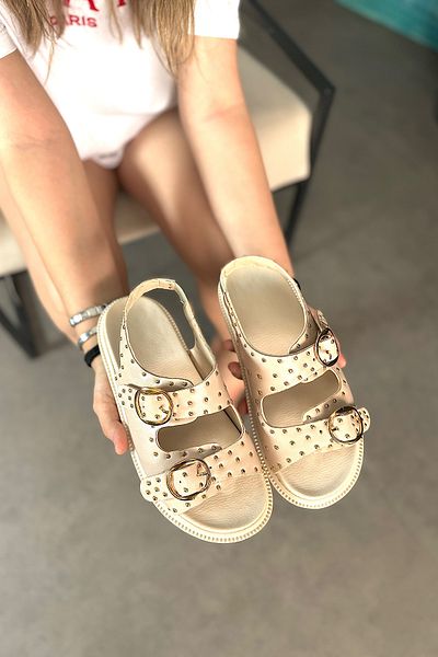 SHOEBELLAS Sandale Alfred Beige Pin pentru damă - Detaliu cu cataramă dublă