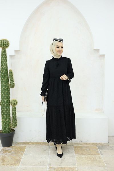 She Olive Tassel Detailed Laced Hijab Dress - black