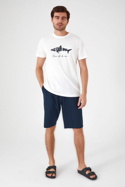 Arnetta بدلة برمودا للرجال من Dance With Waves باللون الكريمي