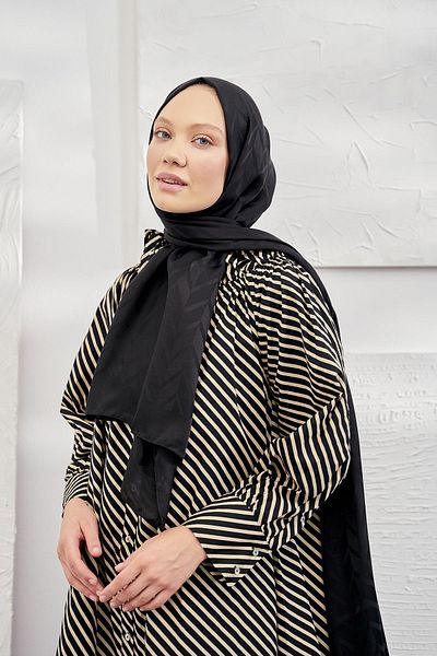 ARMANDA Italian Jacquard Zigzag Pattern Shawl - Black
