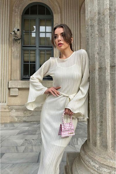 Afiş Butik Rochie din țesătură plisată cu mâneci spaniole ecru