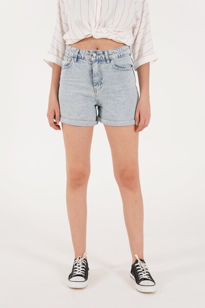 Hipo Trend Pantaloni scurți din denim - Detaliu cu picior pliat