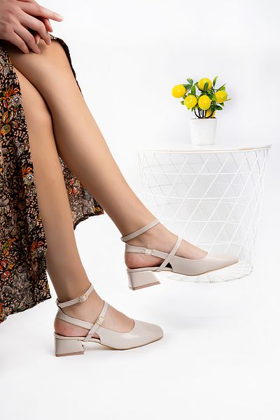 Shupe Pantofi cu toc de damă din piele lacuită elegantă