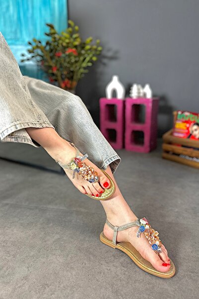 SHOEBELLAS Bethan Gold Gül Detaylı Kadın Sandalet
