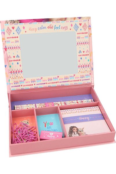Top Model Alpaca Patterned Text Set