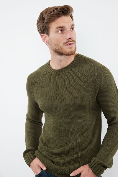 Trendyol Collection Khakifarbener Slim-Fit-Strickpullover mit Rundhalsausschnitt – Raglanärmel, TMNAW25KZ00000