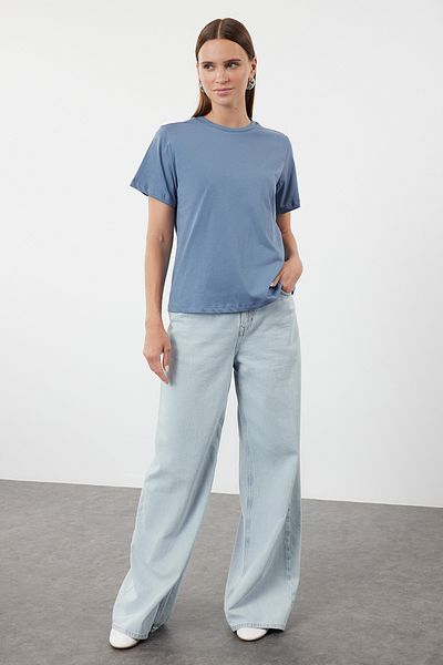Kolekcia Trendyol Pletené tričko Indigo Crew Neck zo 100 % bavlny – TWOSS23TS00000