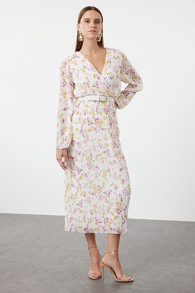 Trendyol Collection A-Linien-Maxikleid aus Chiffon – Farbe, Gürtel und Falten, gefüttert TWOAW24EL00471
