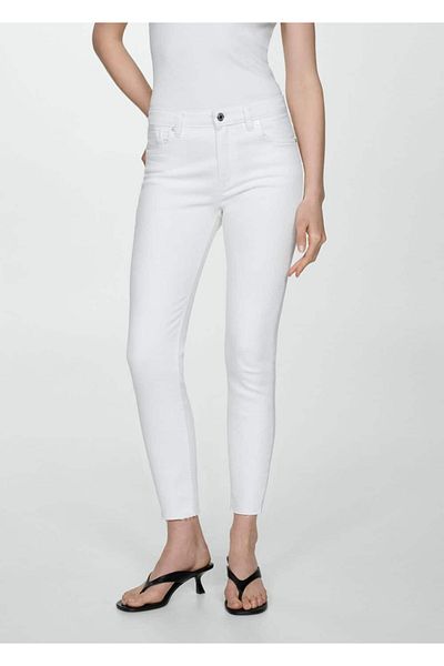 MANGO Woman Kurz geschnittene Röhrenjeans