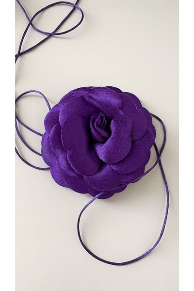 Âlâ Atelier Floral Patterned Lace-up Choker Necklace - Rose Name
