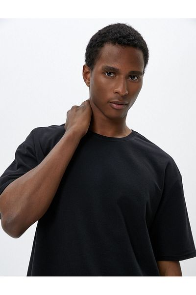 Koton Basic-T-Shirt mit Rundhalsausschnitt und kurzen Ärmeln aus Baumwolle