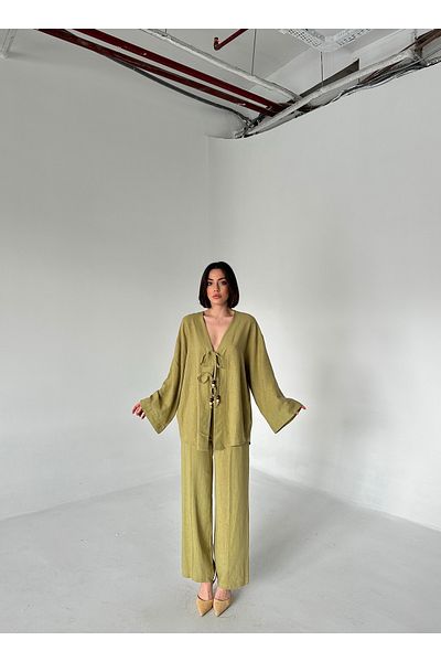 Laluvia Khakifarbenes, mit Perlen besetztes Kimono-Set aus Leinen