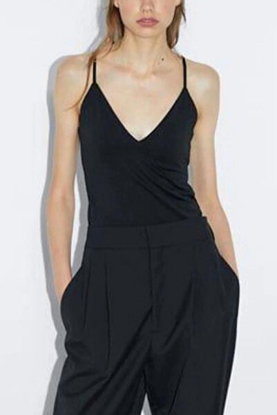 ARESMODA بلوزة نسائية سوداء بحزام على شكل حرف V