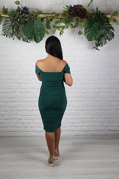 Bersi Butik Kadın Zümrüt Yeşili Drapeli Düşük Omuzlu Abiye Elbise