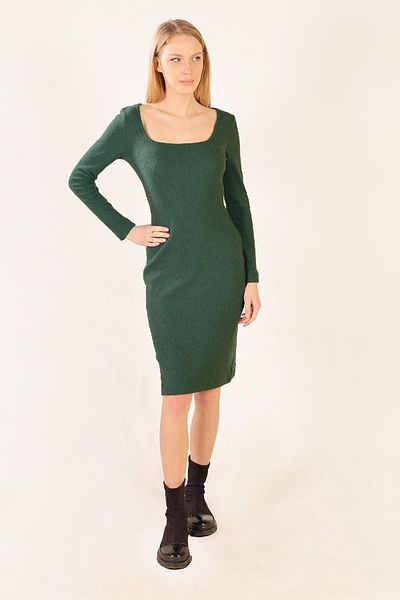 LİVE SPORT Rochie midi Verde - Guler Patrat, mânecă lungă, Carasol
