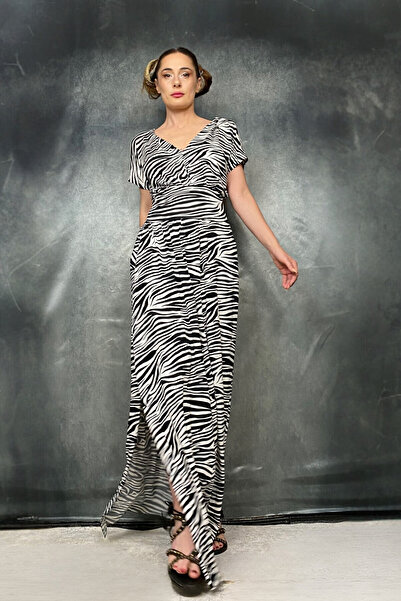 Quincey Μακρύ μάξι μαύρο φόρεμα με σχέδιο με σχισμή