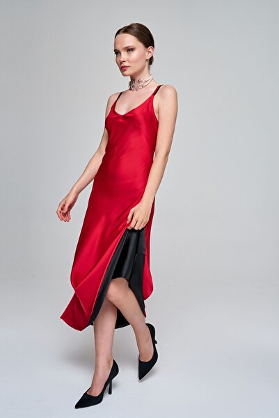 Zeynep Kaya Çift taraflı kırmızı/siyah saten elbise