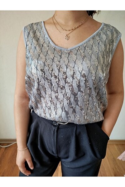 Butik SWORDLİON KOLSUZ  ÖNÜ PUL PALETLİ  V YAKALI  BLUZ