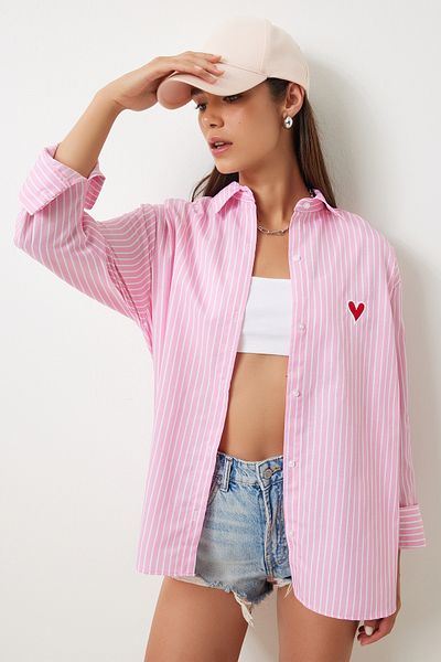 Happiness İstanbul Růžovobílá dámská košile oversize s vyšívaným srdcem - DX00016