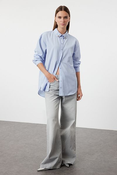 Trendyol Collection Modrá oversize košile s detailem kamene - TWOAW24GO00168