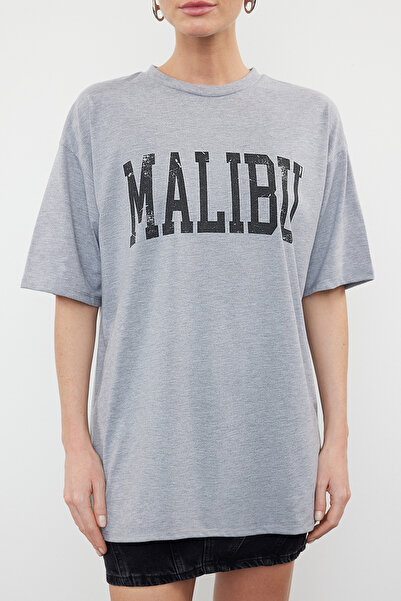 Trendyol Collection Šedá melanž 100% bavlna City Slogan Potištěný Oversize/Pohodlný střih Pletené tričko TWOSS24TS00127