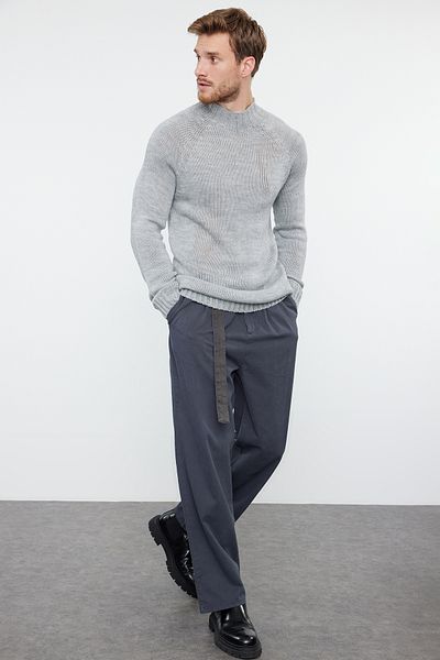 Trendyol Collection Grauer Slim-Fit-Strickpullover mit Raglanärmeln – halber Rollkragenpullover TMNAW25KZ00002
