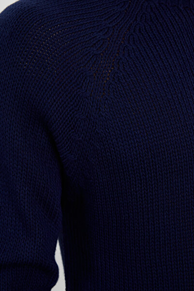 Trendyol Collection Sötétkék Slim Fit Raglan Sleeve Kötött pulóver - Crew Neck TMNAW25KZ00000