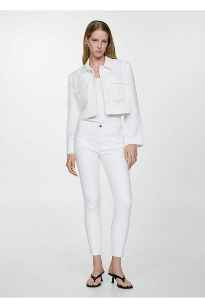 MANGO Woman Kurz geschnittene Röhrenjeans