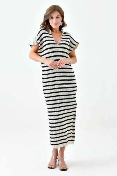 lovebox Sukienka dzianinowa w paski o długości midi w kolorze ecru - kołnierzyk koszuli i rozcięcie 2113