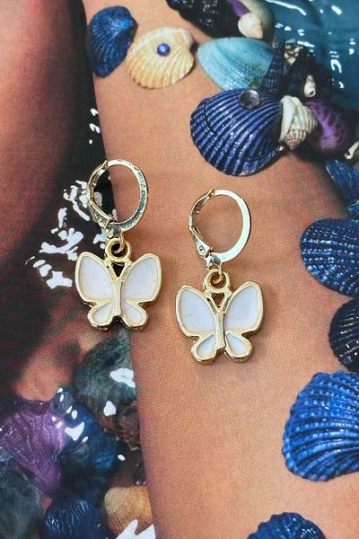 Trendy Butik أقراط الفراشة المينا البيضاء