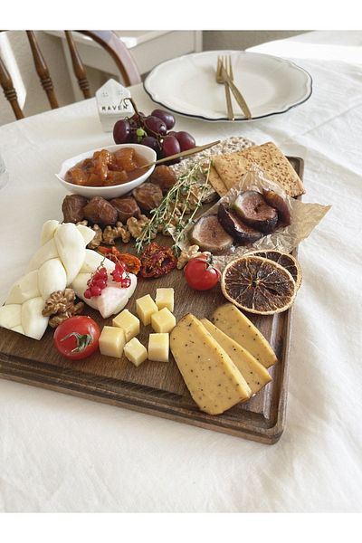 NOBLERAVEN DESIGN Natural Wood Dark Color Cheese and Presentation Plate, Rectangular, Beech Wood