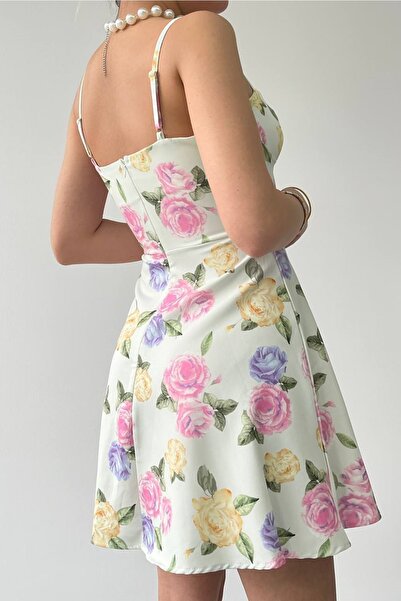 bayansepeti Sukienka mini z kołnierzykiem Degaje w białe róże - regulowany pasek 266