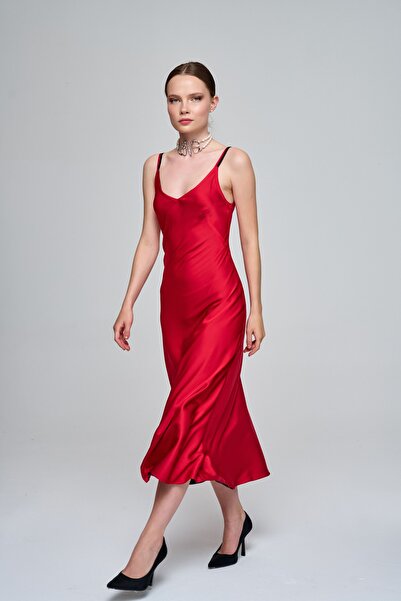 Zeynep Kaya Çift taraflı kırmızı/siyah saten elbise