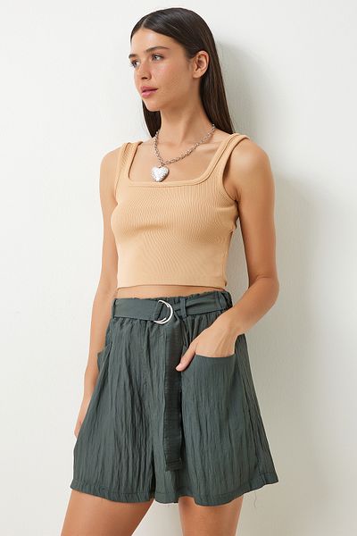 Happiness İstanbul Dunkelkhakifarbene City-Shorts mit Gürtel für Damen - RC00154