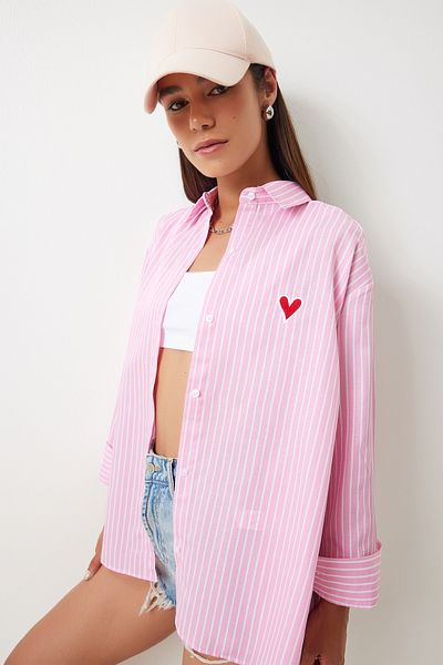 Happiness İstanbul Růžovobílá dámská košile oversize s vyšívaným srdcem - DX00016