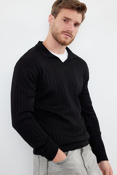 Trendyol Collection Schwarzer Slim-Fit-Strickpullover mit doppeltem Polokragen – TMNAW25KZ00022