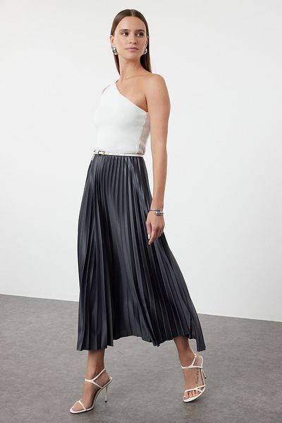 Trendyol Collection Anthrazitfarbener, plissierter, gerader A-Linien-Strickrock TWOSS24ET00041