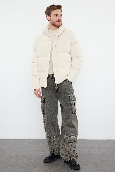 Trendyol Collection Pufferjacke aus Cord – Stehkragen, Ecru, normale Passform TMNAW22MO0182