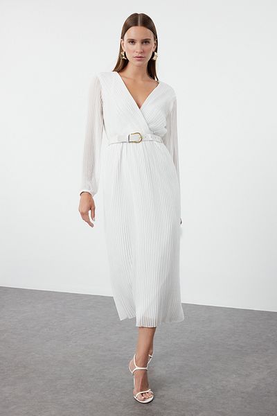 Trendyol Collection Plissiertes Ecru Maxikleid - A-Linie, Gürtel und Futter Chiffon TWOAW24EL00471