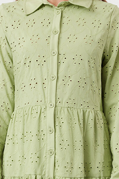 Trendyol Collection Zelené košilové šaty Midi s výšivkou - TWOSS23EL01024