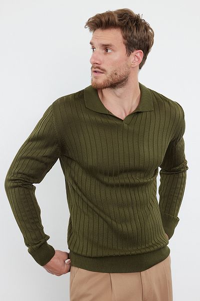 Trendyol Collection Khakifarbener, schmal geschnittener, einfarbiger Strickpullover mit Polokragen TMNAW25KZ00022