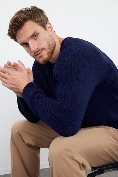 Trendyol Collection Námořnická modrá Slim Fit Pletený svetr s raglánovým rukávem - Crew Neck Tmnaw25Kz00000