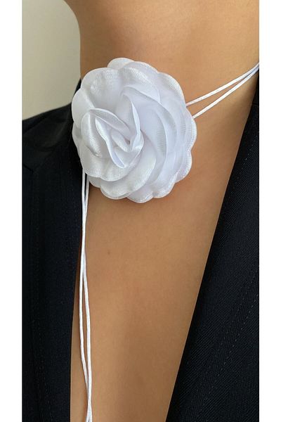 Âlâ Atelier Floral Patterned Lace-up Choker Necklace - Rose Name