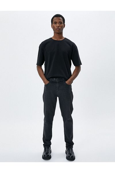 Koton Basic-T-Shirt mit Rundhalsausschnitt und kurzen Ärmeln aus Baumwolle