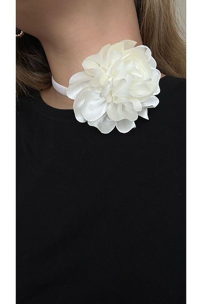 Âlâ Atelier Lace Fabric Flower Choker Necklace Rose Necklace with Velvet Ribbon