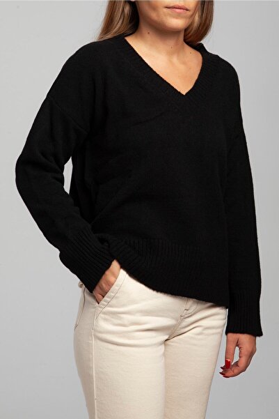summer people Μαύρο πουλόβερ με λαιμόκοψη V και ανοιχτούς ώμους σε μεγάλο μέγ...