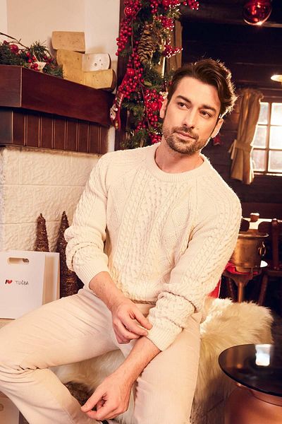 DeFacto Standard Fit Regular Cut Knit Detaillierter Strickpullover mit Rundhalsausschnitt B3290ax23wn