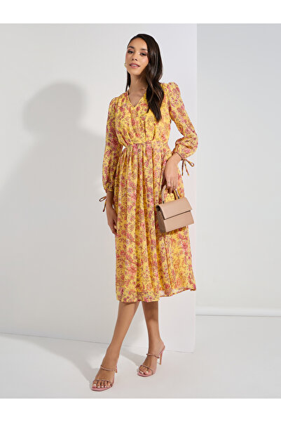 Styli فستان ميدي بطبعات زهور وأكمام على شكل حرف A