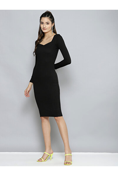 Sassafras By Styli Ribbed Sweetheart Neck Bodycon Midi Dress